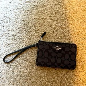 Brand new Coach wallet! With wrist strap! Perfect condition!